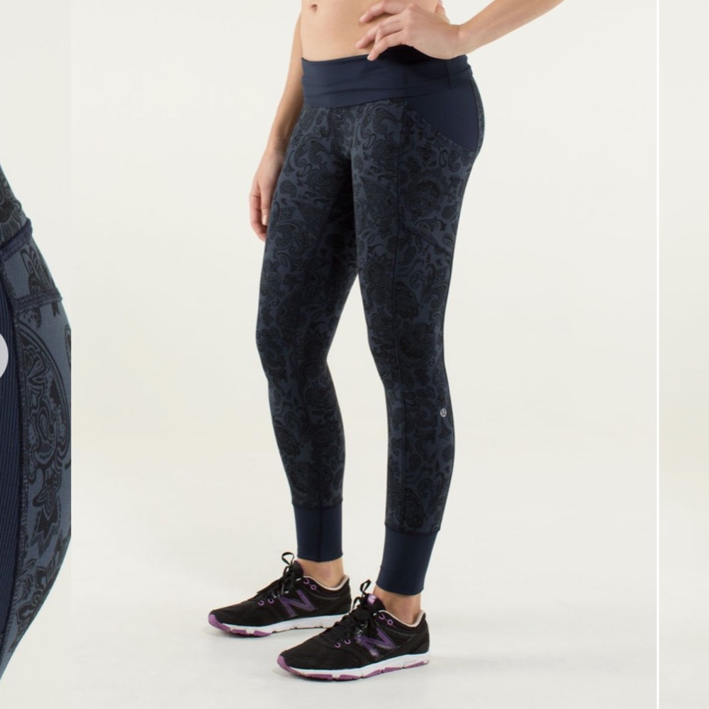 LuluLemon En Route Crop Paisley Inkwell/ Inkwell